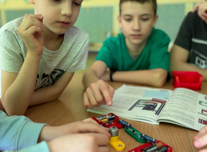 Goście z Przedszkola Sezamkowo na zajęciach w Laboratorium Przyszłości