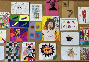 Prace uczniów klas siódmych będące inspiracją dzieł Andy Warhola. Technika mieszana