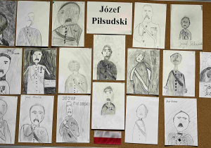 Portrety marszałka Józefa Piłsudskiego wykonane przez uczniów klasy 3d