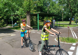 Uczestnicy Rowerady podczas konkurencji rowerowych.