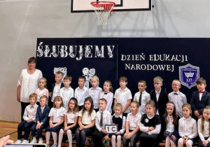 Klasa 1c wraz z wychowawczynią Panią Edytą Przybył.