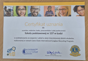 Certyfikat uznania dla społeczności Szkoły Podstawowej nr 137 w Łodzi za udział w akcji charytatywnej zbiórki okularów realizowanej w ramach Lions Clubs International Eyeglass Recycling Program.