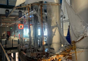 Eksponaty zwiedzane przez uczestników wycieczki w Muzeum Techniki w Berlinie.