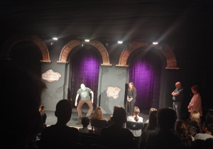 Występ aktorów Teatru Impro podczas spektaklu „Hejter, czyli jeden z nas.