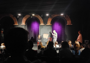 Występ aktorów Teatru Impro podczas spektaklu „Hejter, czyli jeden z nas.