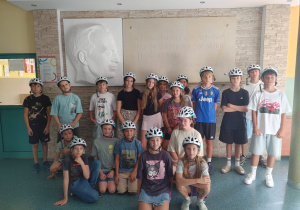 Nagrodzona grupa uczniów klas 4-8 biorąca udział w ogólnopolskiej kampanii „Rowerowy Maj”.