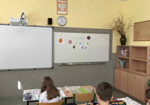 Wyturlaj Kropersa – zabawy plastyczne z zastosowaniem kostki w klasie 4b.