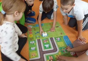 Kodowanie z wykorzystaniem robota Zosia zakupionego z funduszów Unii Europejskiej.