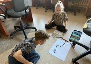 Uczniowie kodują funkcje dla Ozobota