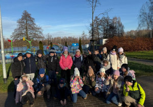 Uczniowie klasy 2d podczas wspólnego zdjęcia.