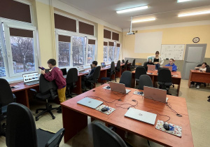 Dzieci mogły obejrzeć szkolną pracownię komputerową