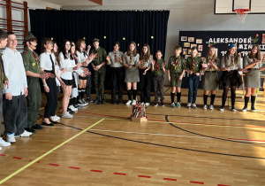 Część artystyczna podczas uroczystego apelu z okazji Święta Patrona Szkoły