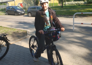 Uczennica z klasy 6a biorąca udział w Kampanii – Rowerowy Maj