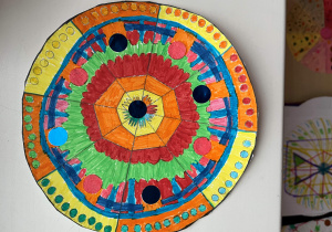 Mandala wykona przez Krzysztofa, ucznia klasy 5b.Technika pastelowa