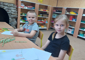 Zajęcia emocjonalno - społeczne - uczniowie z klas pierwszych przygotowują rysunki przedstawiające siebie jako zwierzątko i określają trzy cechy, które opisują wybrane zwierzę oraz uzasadniają swój wybór.